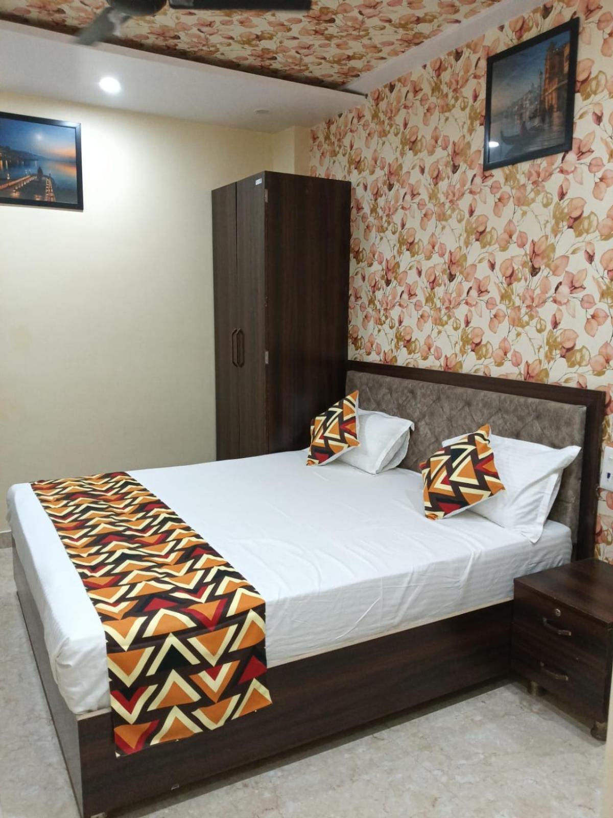 Js Banaras Residency Hotell Varanasi Eksteriør bilde